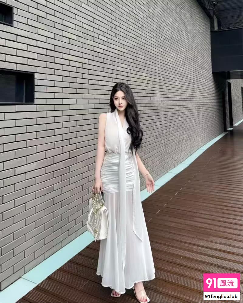 白云性感白嫩长腿菲妍